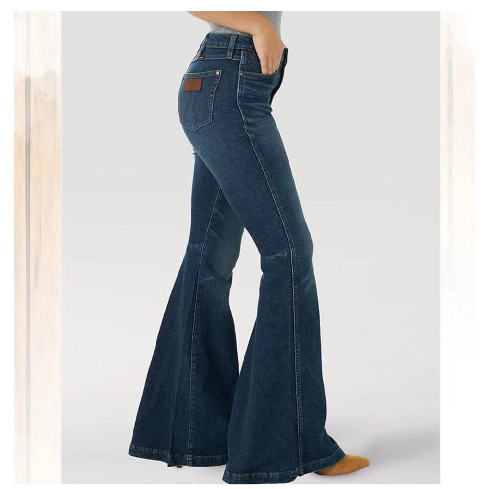 Wrangler Retro Trumpet Flare Jean in Jana Size 27 x 34